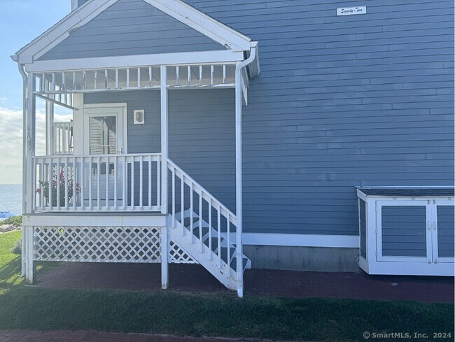 Building Photo - 72 Cosey Beach Ave