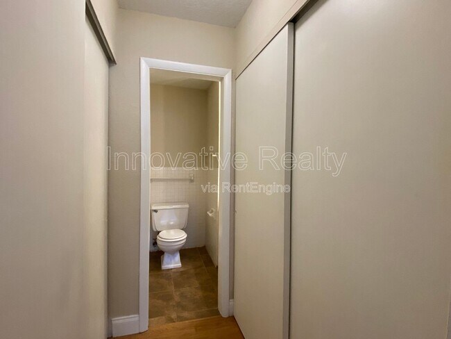 Building Photo - 412 Banyon Tree Cir