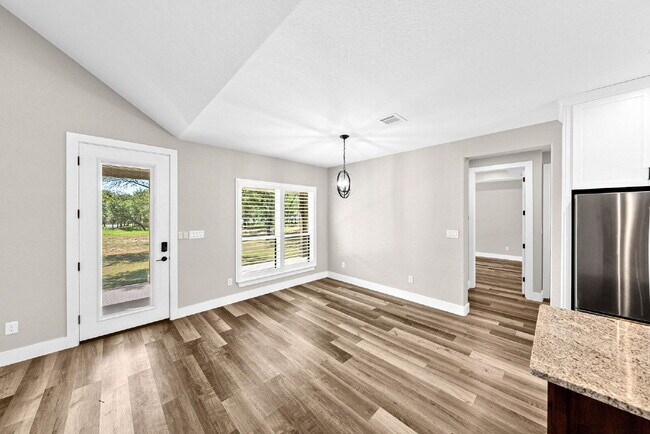 Building Photo - Where Southern Charm Meets Everyday Comfort