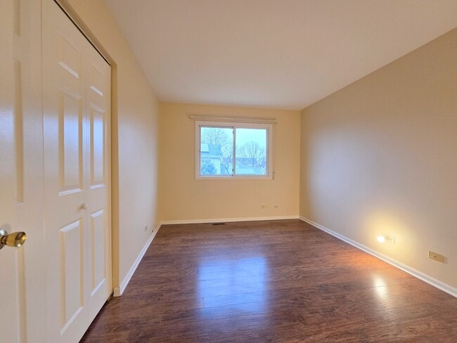 Building Photo - 1013 Meadow Lake Dr