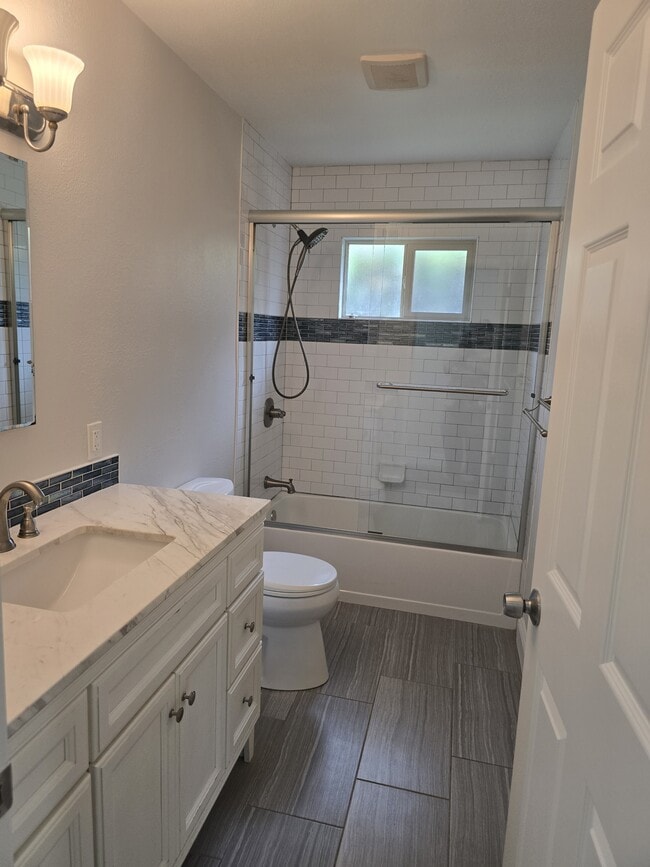 Building Photo - 7990 Glenbar Way