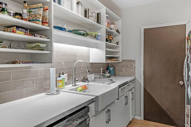 Building Photo - 501 Fenton Pl