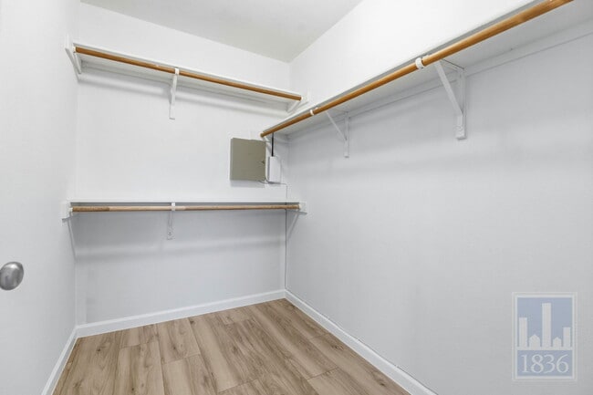 Building Photo - 606 Colonial Park Blvd