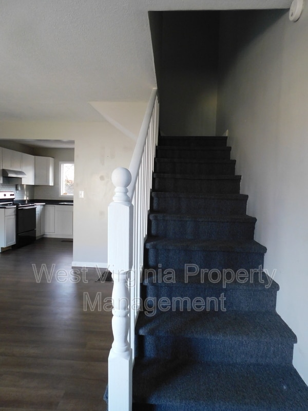 Building Photo - 200 Lewis St