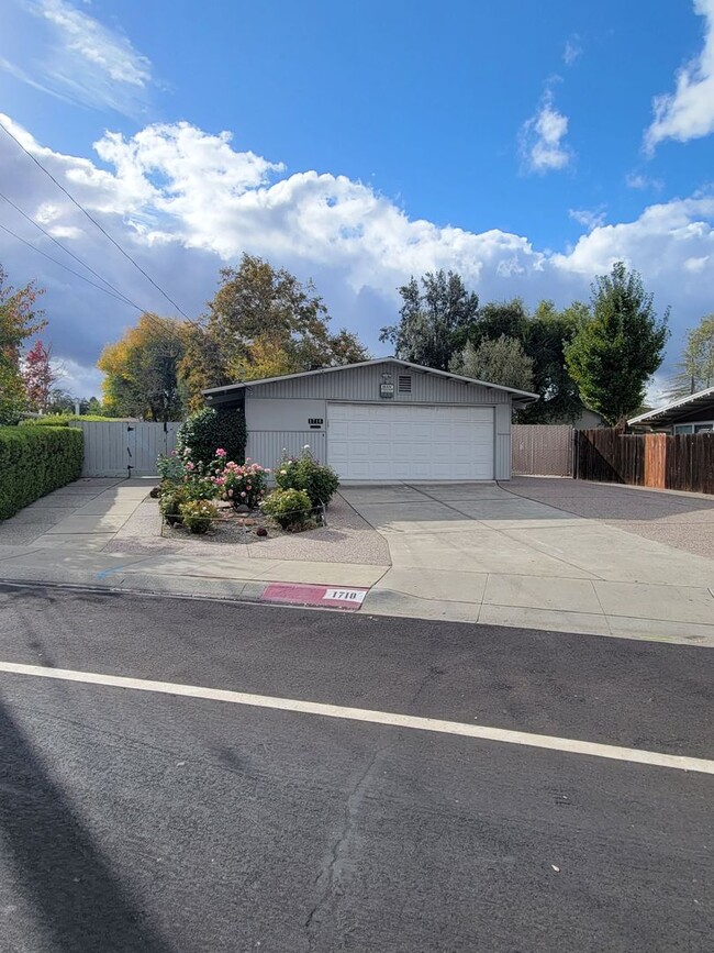 Primary Photo - 3 Bedroom 2 Bath Home For Lease In Concord!