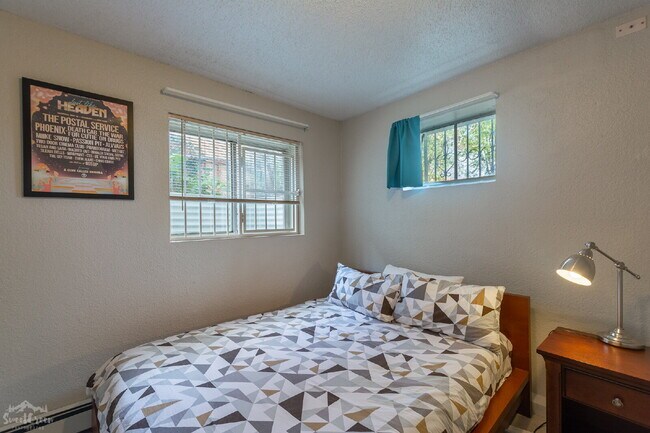 Building Photo - Charming Garden Level 2-Bedroom in Denver