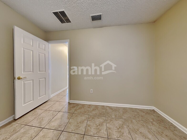 Building Photo - 2720 Cold Creek Blvd