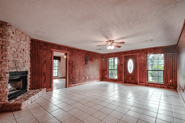 Building Photo - 521 Northwood Dr