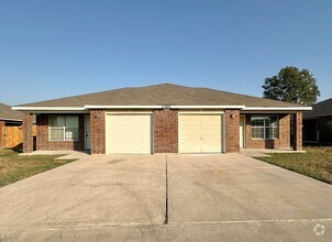 Building Photo - 5200 Lauren Lea Dr