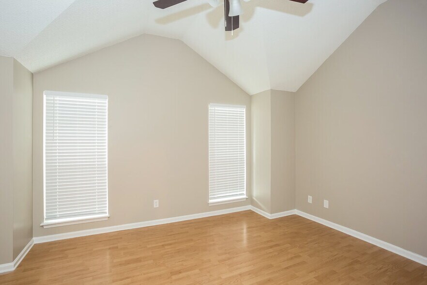 Building Photo - 691 Rebecca Jane Dr