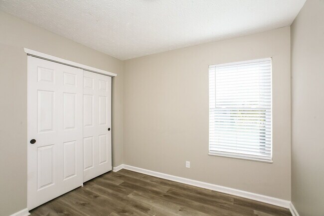 Building Photo - 6642 Pasco Ln