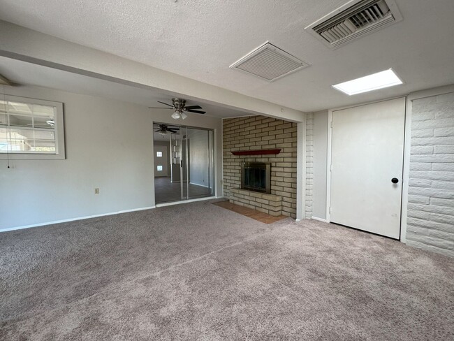 Building Photo - ***MOVE IN SPECIAL***2 BEDROOM HOME WITH T...