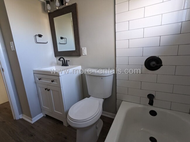 Building Photo - Remodeled Southfield house with large yard