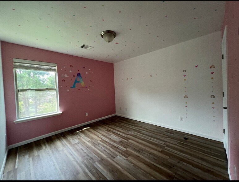 Building Photo - 10575 Dodger Dr