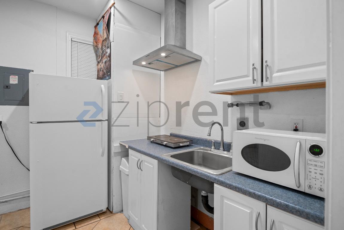 Building Photo - 2661 S King Rd