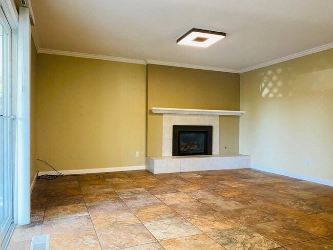 Building Photo - 1757 Burbank Ct