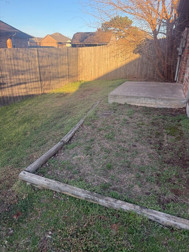 Building Photo - 10305 NW 38th Terrace