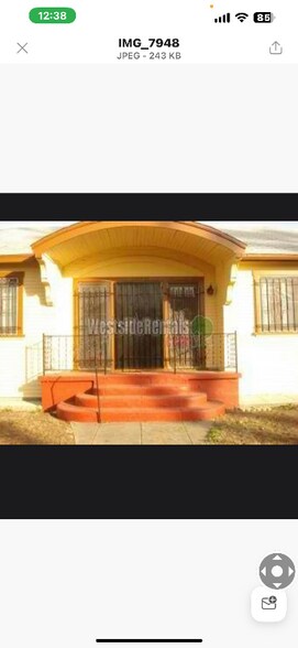 Building Photo - 1184 N Kenmore Ave