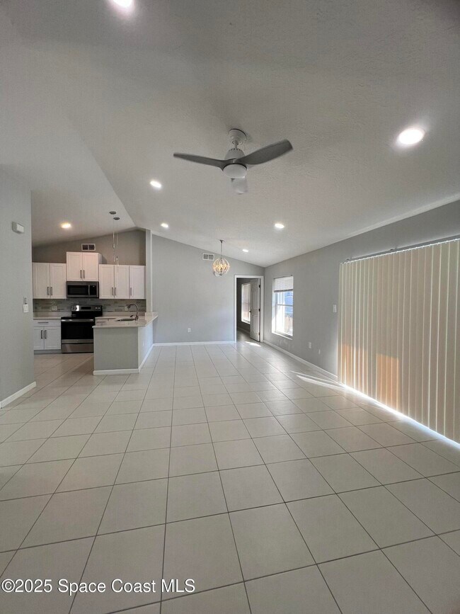 Building Photo - 440 River Grove Ct