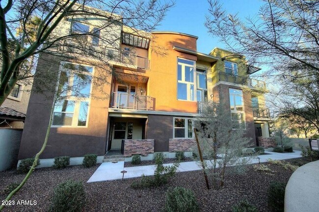 Building Photo - 4816 N Woodmere Fairway Unit 1010