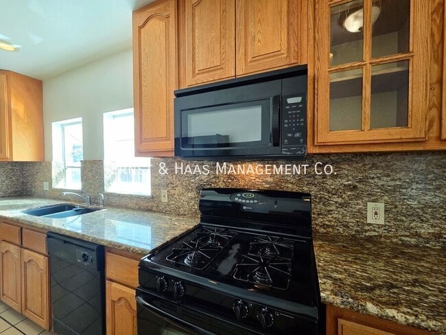 Building Photo - 5426 Lewis Ave