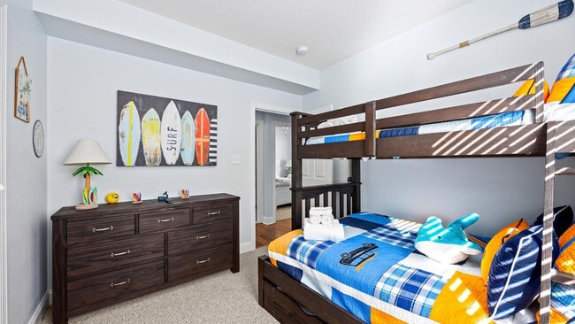 Building Photo - 701 E 8th St