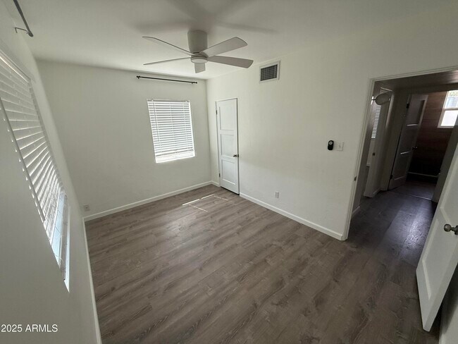 Building Photo - 112 W Vogel Ave