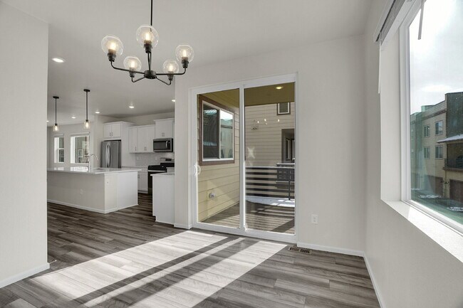 Building Photo - $3,230.95 with $300 off the first month's Rent - 4 Bedrooms, 3.5 Bathrooms, Townhouse in Broomfie...