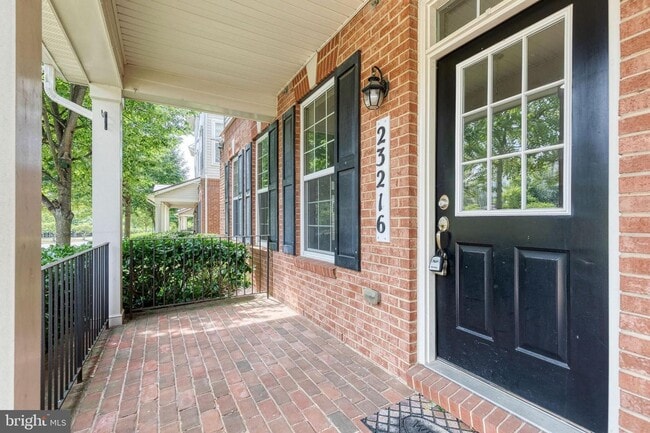 Building Photo - Welcome to Observation Drive! This lovely 3bd 2.5bth home is ready and waiting for you.