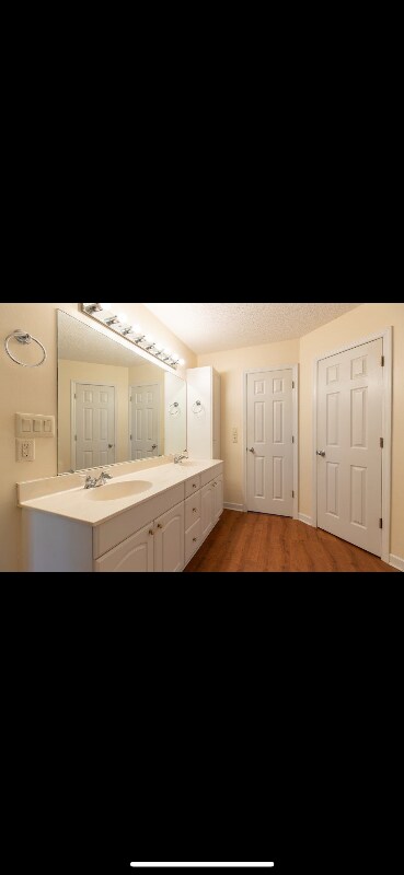 Building Photo - 6065 Val Del Rd