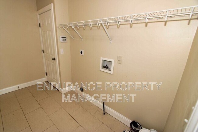 Building Photo - 6017 Kensington Trail