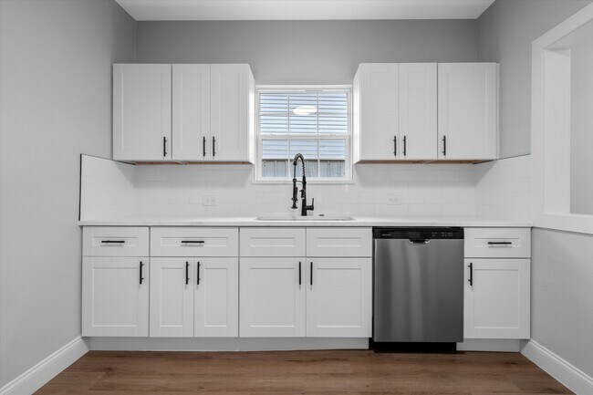 Building Photo - 2111 Herring Ave