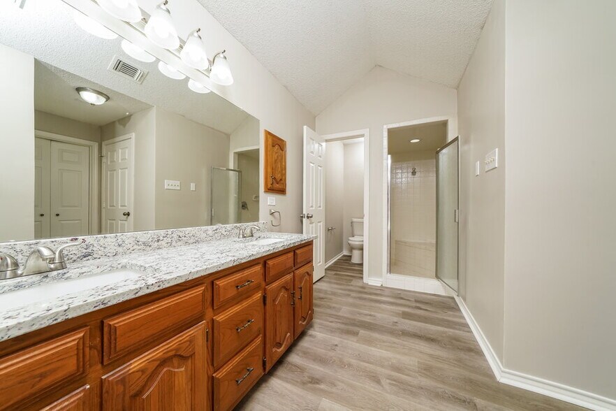 Building Photo - 601 Wedgewood Dr