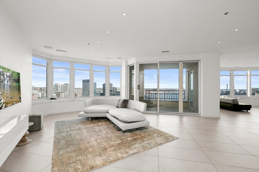 Building Photo - 100 Harborview Dr