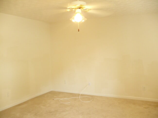 Building Photo - 3035 Fields Dr