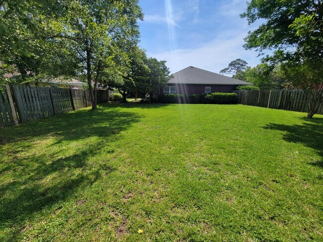 Building Photo - 1961 Pine Ranch Dr