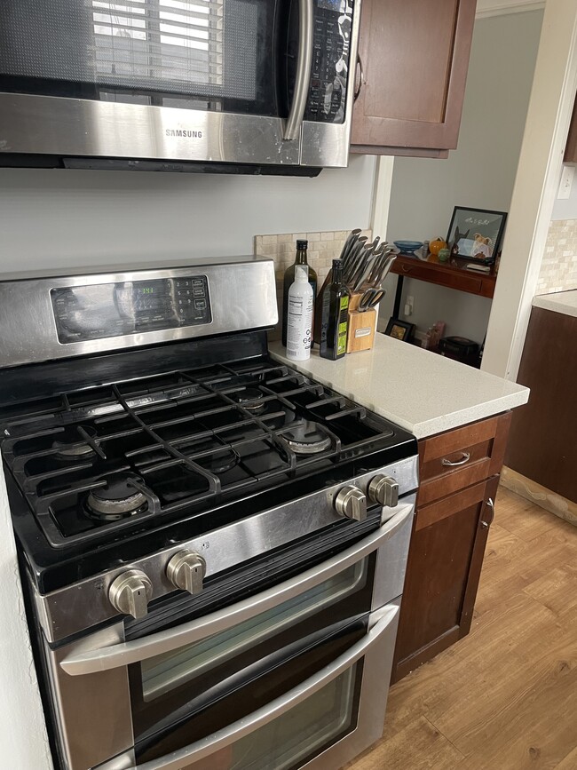 Kitchen - 3026 S West View St