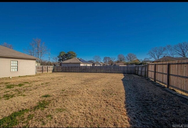 Building Photo - Affordable, Adorable & Move-In Ready!