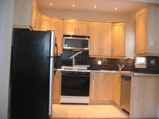 Building Photo - 20 Eastburn St