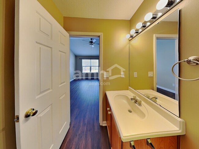 Building Photo - 1031 Buddleia Ct