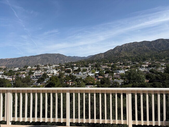Building Photo - Views! Enchanting 2+1 Artists Retreat Nestled in Tujunga Hillsides