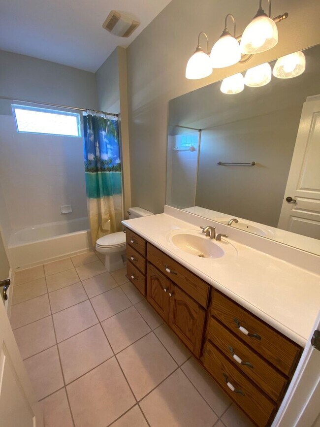 Building Photo - Spacious 3Bed/2Ba Brick Home in Established Neighborhood w/Easy Access to Everything! *SPECIAL: 1...