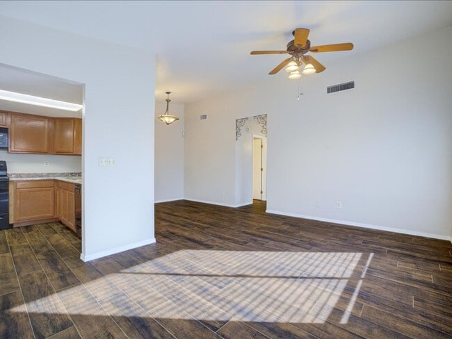 Building Photo - Modern 2 Bedroom 2 Bathroom home with comm...