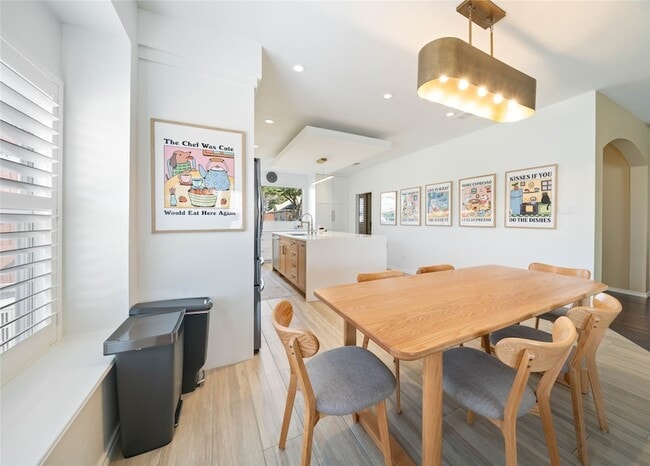 Building Photo - 9333 Fairmont Dr