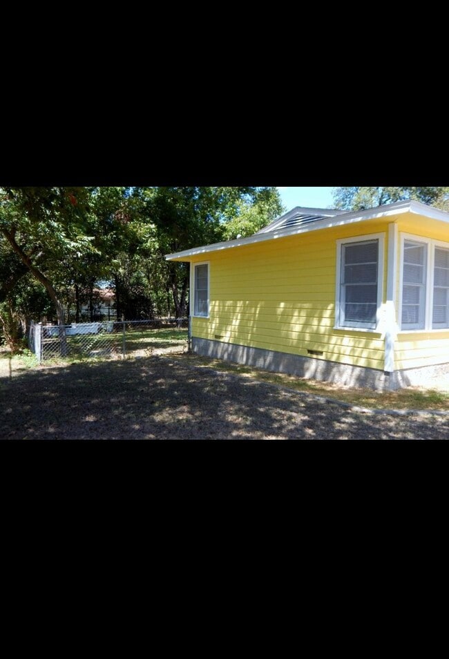 Building Photo - 110 S 41st St