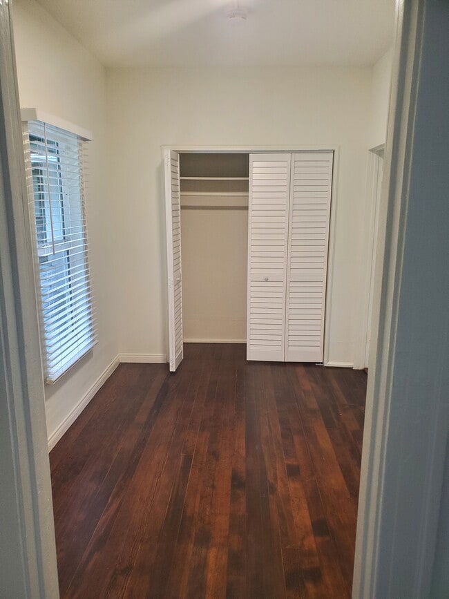 Building Photo - 8000 Honey Dr