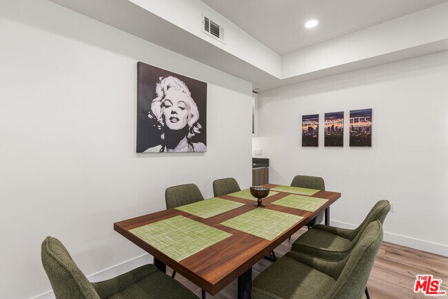 Building Photo - 4806 Sylmar Ave