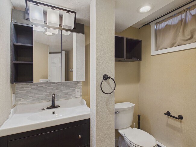 Building Photo - Gorgeous home in Westminster!