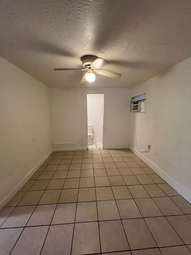 RYDEs Duplex 2745 9th St E Bradenton 2745 9th St E Bradenton FL 34208