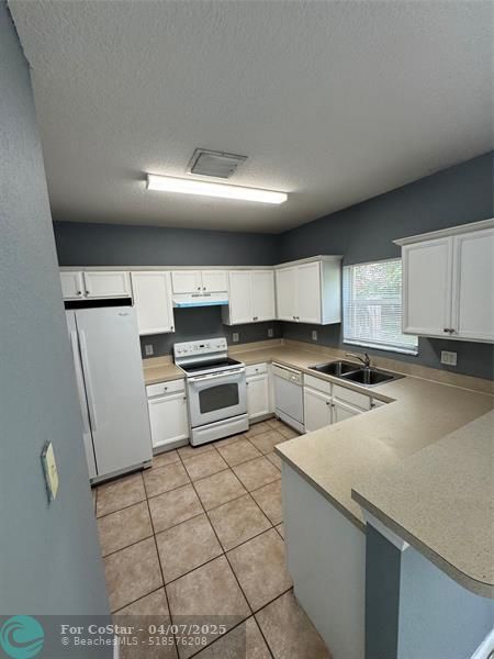 Building Photo - 7473 Tam Oshanter Blvd